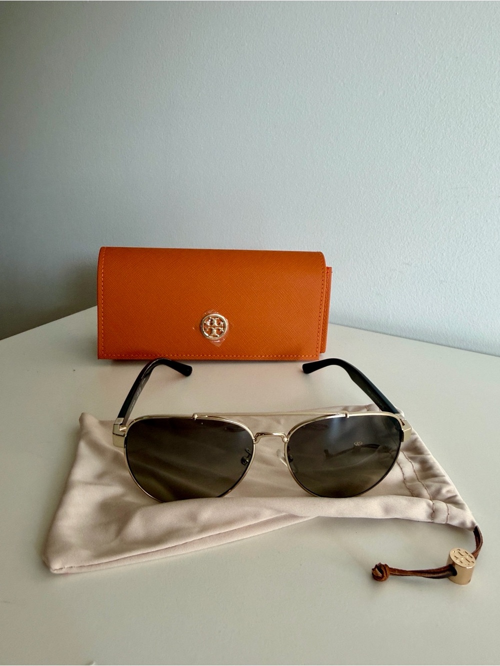 Tory Burch Sunglasses Case with silver Frame Aviator Sunglasses